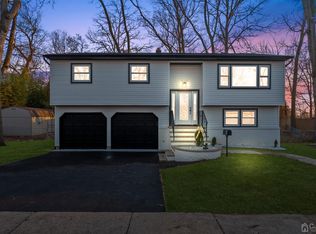 4 Dianne Ct, Edison, NJ 08817