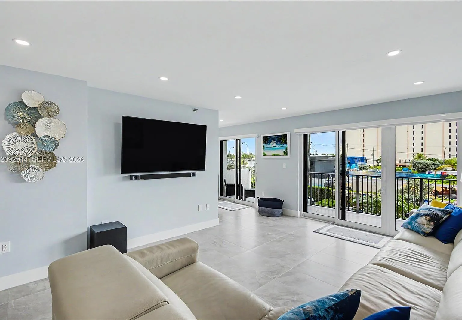 Summit Condo — Photo 2