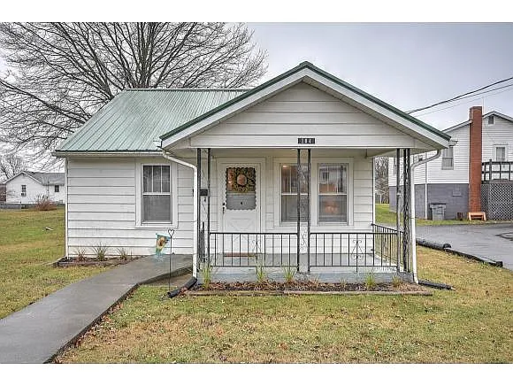 204 Lark St photo 1