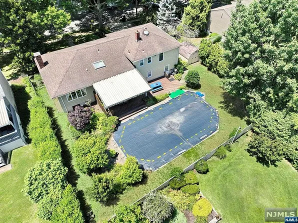 734 Arbor Rd, Paramus, NJ 07652