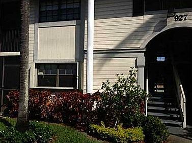 2nd image of 927 NE 199th St APT 201