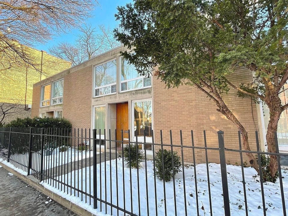 Located in the historic Hyde Park neighborhood,  t