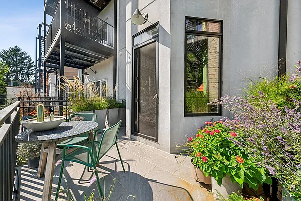 Sold by Compass | media 17