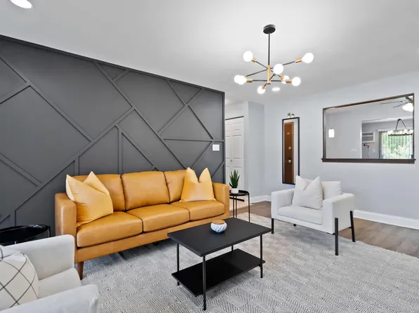 5745 Circle Dr APT 1W, Oak Lawn, IL 60453