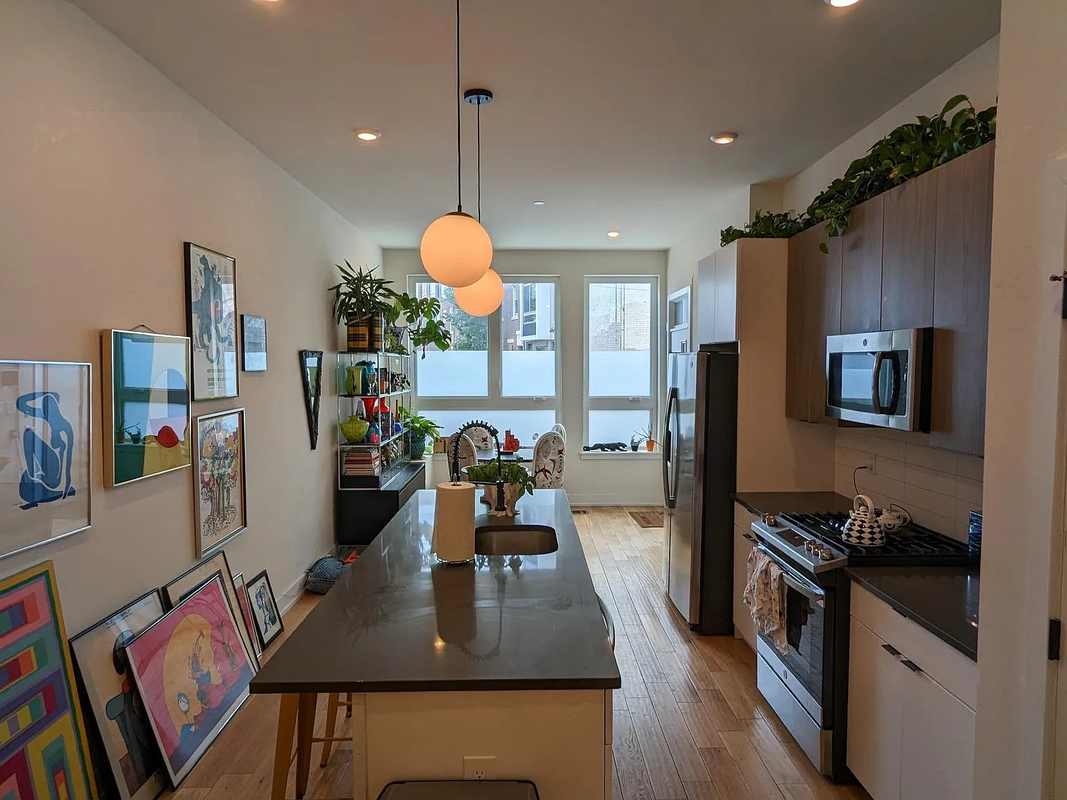 2 bed, 1000 sqft, $2,300 — Photo 3