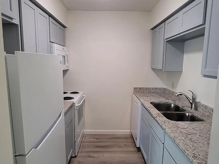 1809 Potomac Pl #D — Photo 7