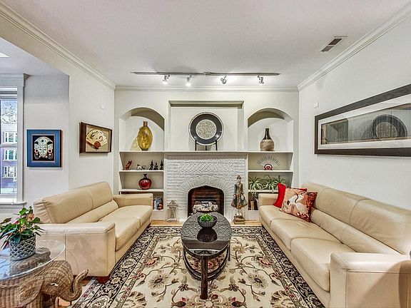 3rd image of 1723 W Bryn Mawr Ave #2