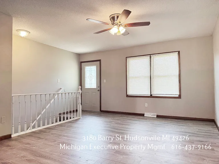 3180 Barry St — Photo 3