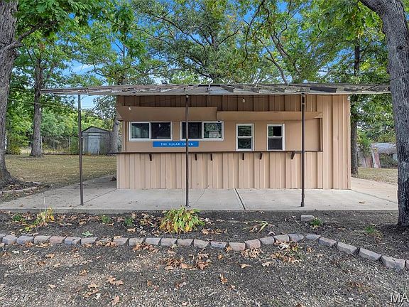 24th image of 2137 N Lake View Dr