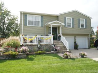 20650 S Acorn Ridge Dr, Frankfort, IL 60423