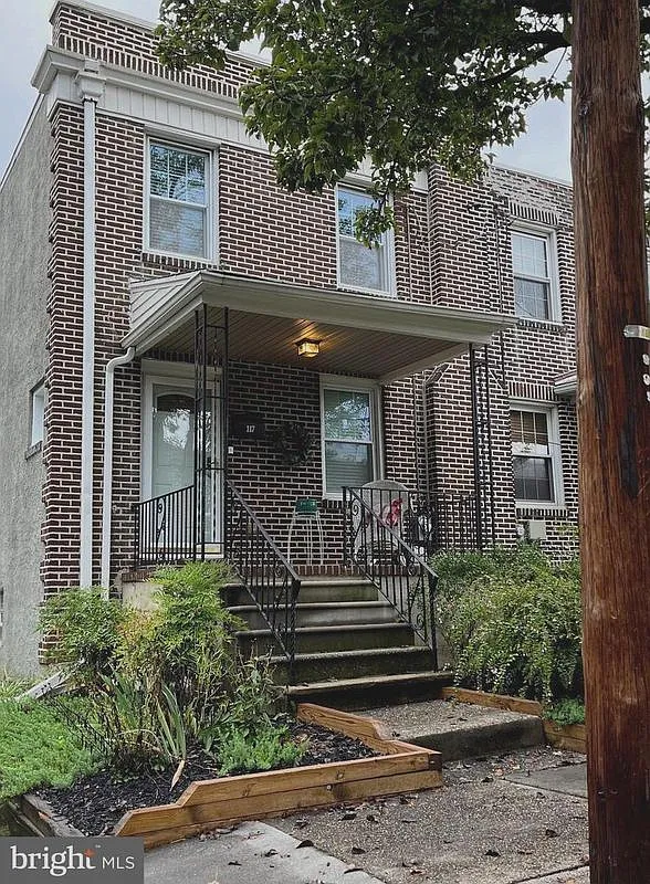3 bed, 1.0 bath, 1116 sqft, $2,700 — Photo 1