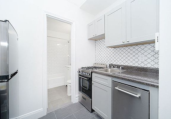 2nd image of 338 E 53rd St APT 2D