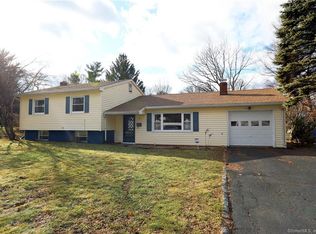 2 Hickory Ln, Bloomfield, CT 06002