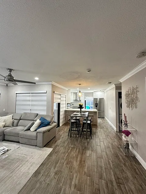 2 bed, 885 sqft, $3,000 — Photo 4