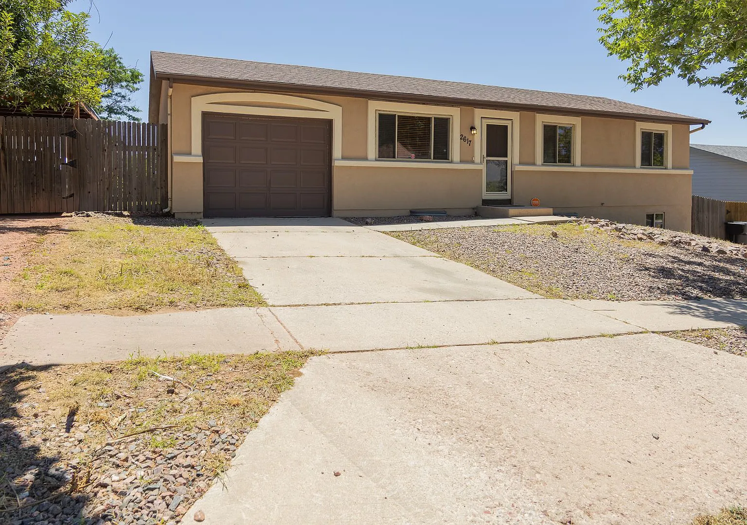 5 Bedroom Rancher in Vista Grande Terrace — Photo 3