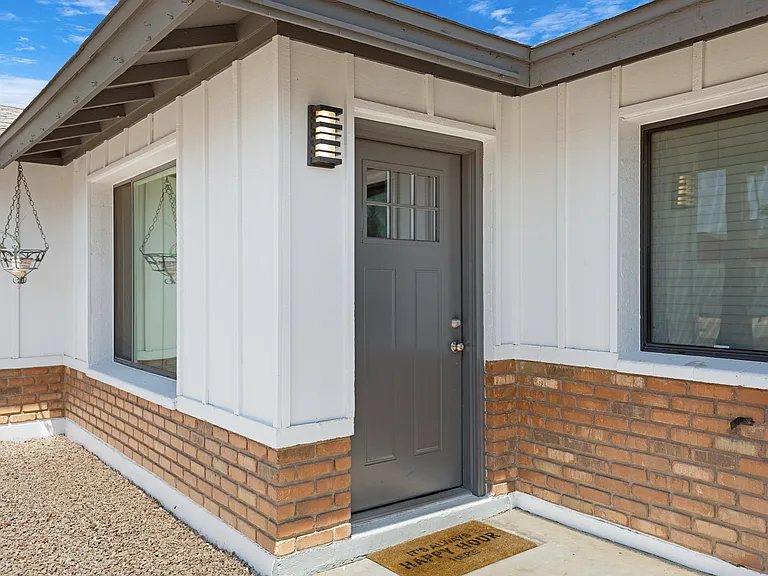 2500 E Hermosa Dr — Photo 3
