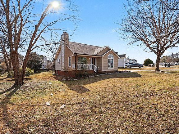 2nd image of 1101 Spruce Dr