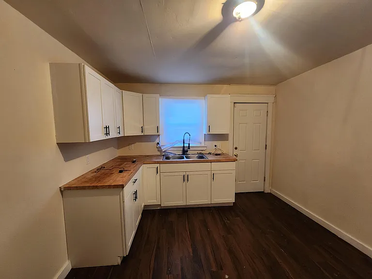 9013 Kempton Ave — Photo 2