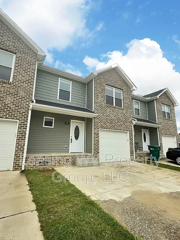 3 bed, 2.5 bath, 1500 sqft, $1,600 — Photo 1