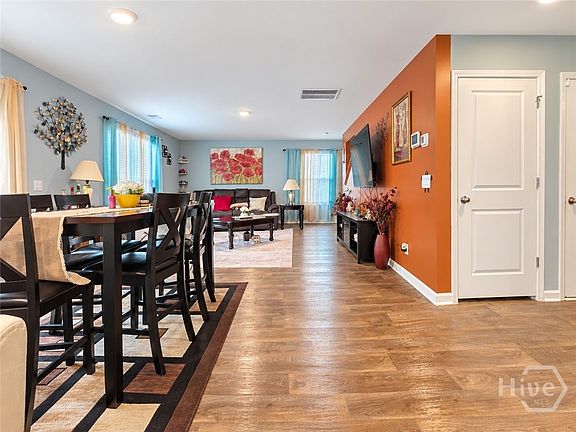 5th image of 1016 Bergamot Road