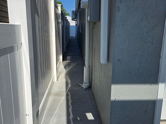 4th image of 508 Beach 45 Street