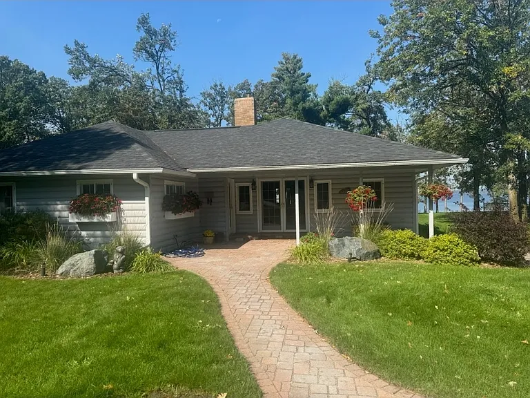 5105 Lavinia Rd NE — Photo 1
