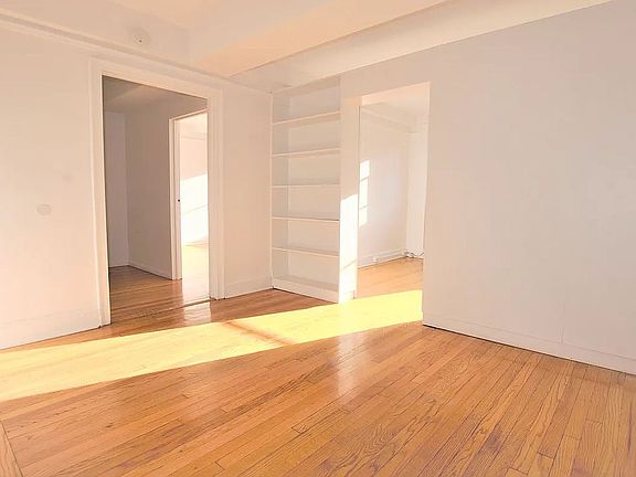 2nd image of 150 E 39th St APT 1207