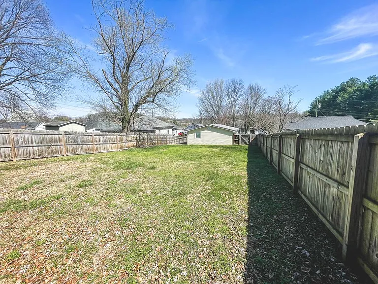 1206 Golf St — Photo 19