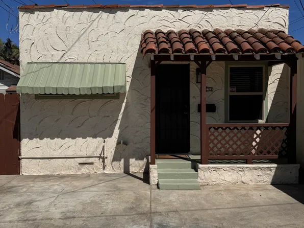 1427A E 33rd St, Signal Hill, CA 90755