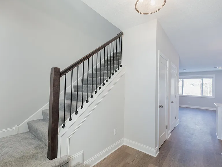 1703 Southpoint Ln — Photo 3