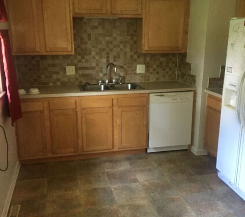 2nd image of 2111 Lehner Rd