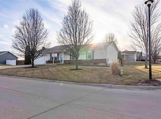 825 Warrior Ridge Dr, Warrenton, MO 63383