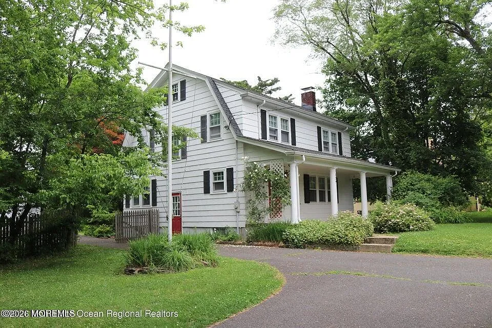 4 bed, 1.5 bath, $5,975 — Photo 2