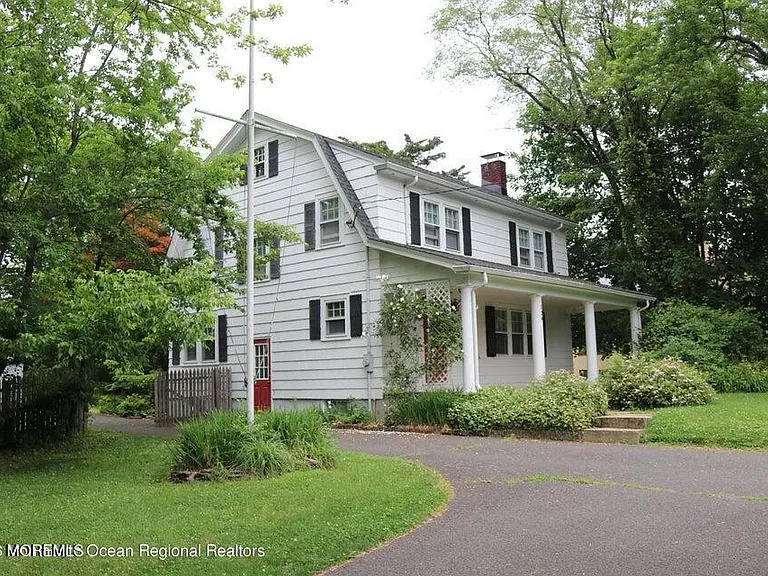 129 Rumson Rd — Photo 2