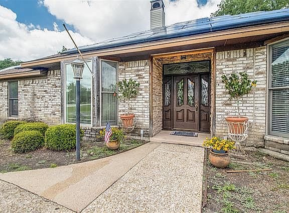 3rd image of 15612 Plum Ln