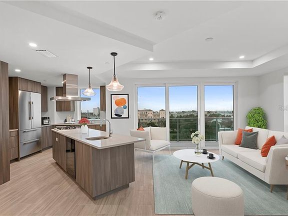 4th image of 15 Avalon St #6G/604