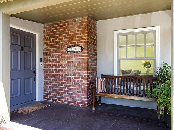3rd image of 2083 Loma Vista St