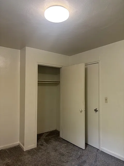 Building Photo - 25 Intervine Pl