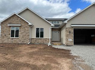 810 Whisper Falls Ln, Menasha, WI 54952