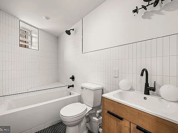 2nd image of 4921 Chester Ave #102