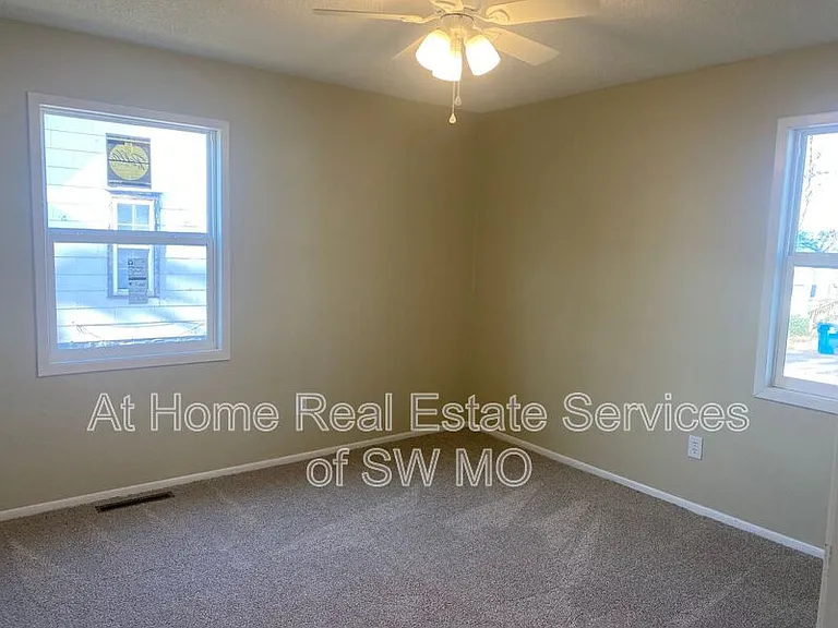 2428 W Phelps St — Photo 13