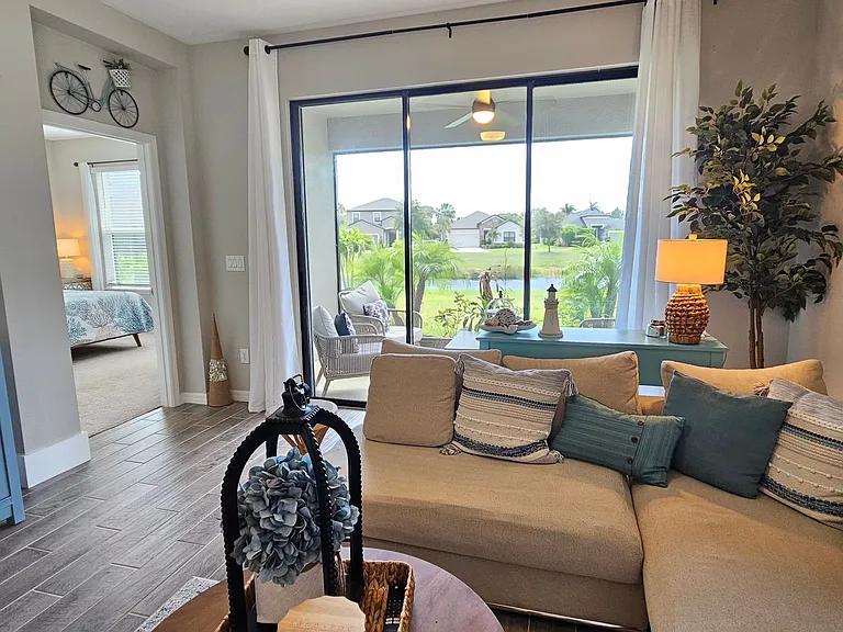 15285 Shady Palms Ln — Photo 31