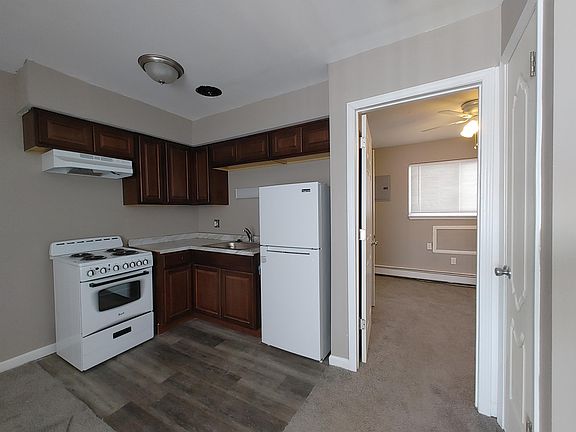 4th image of 15811 Harper Ave #8