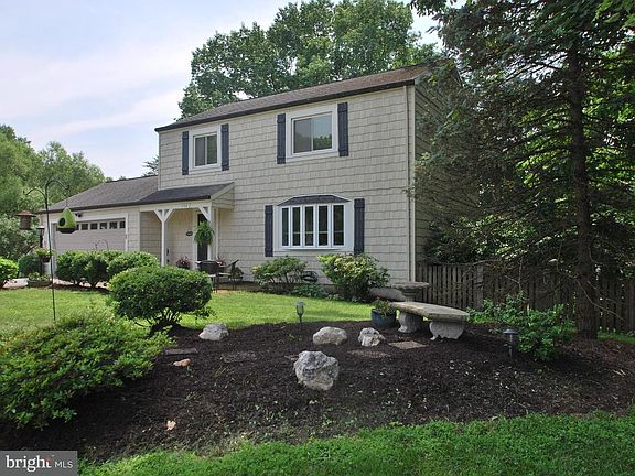 2nd image of 2702 Loch Haven Dr