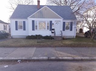 402 Grand Ave, Pawtucket, RI 02861