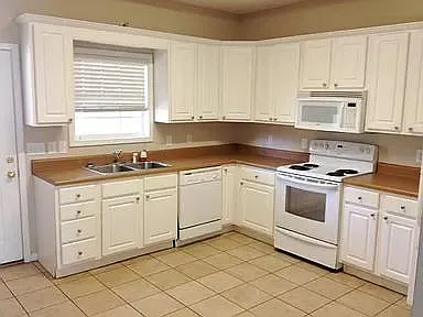 373 Jack Hampton Dr — Photo 3