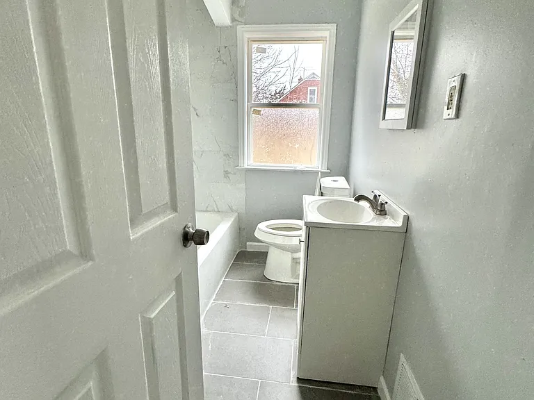 19709 Fairport St — Photo 13