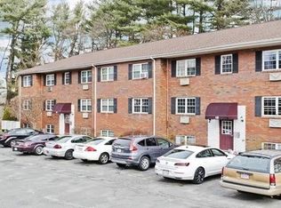 2 Maple Crest Cir APT D, Holyoke, MA 01040
