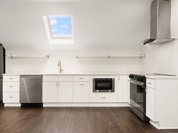 5th image of 59 Wenham St Floor 3