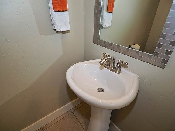 5th image of 10228 S Willamette Way